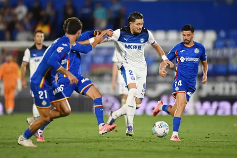 خيتافي يتجاوز عقبة آلافيس بثنائية في الدوري الإسباني